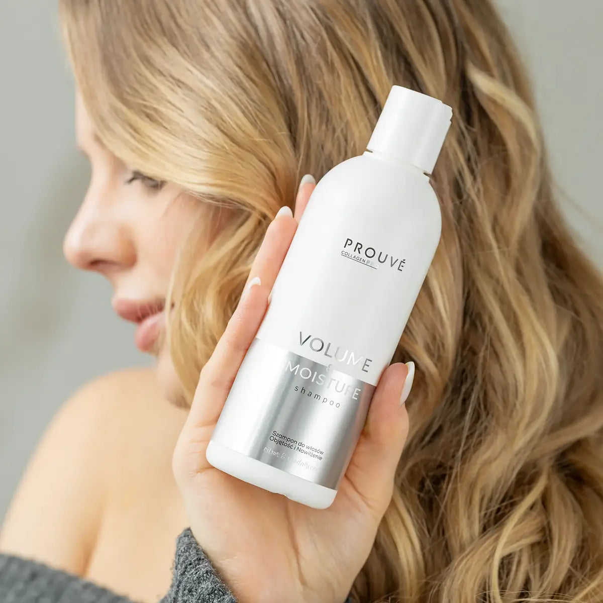 Jak odbudować włosy po lecie: pełen poradnik