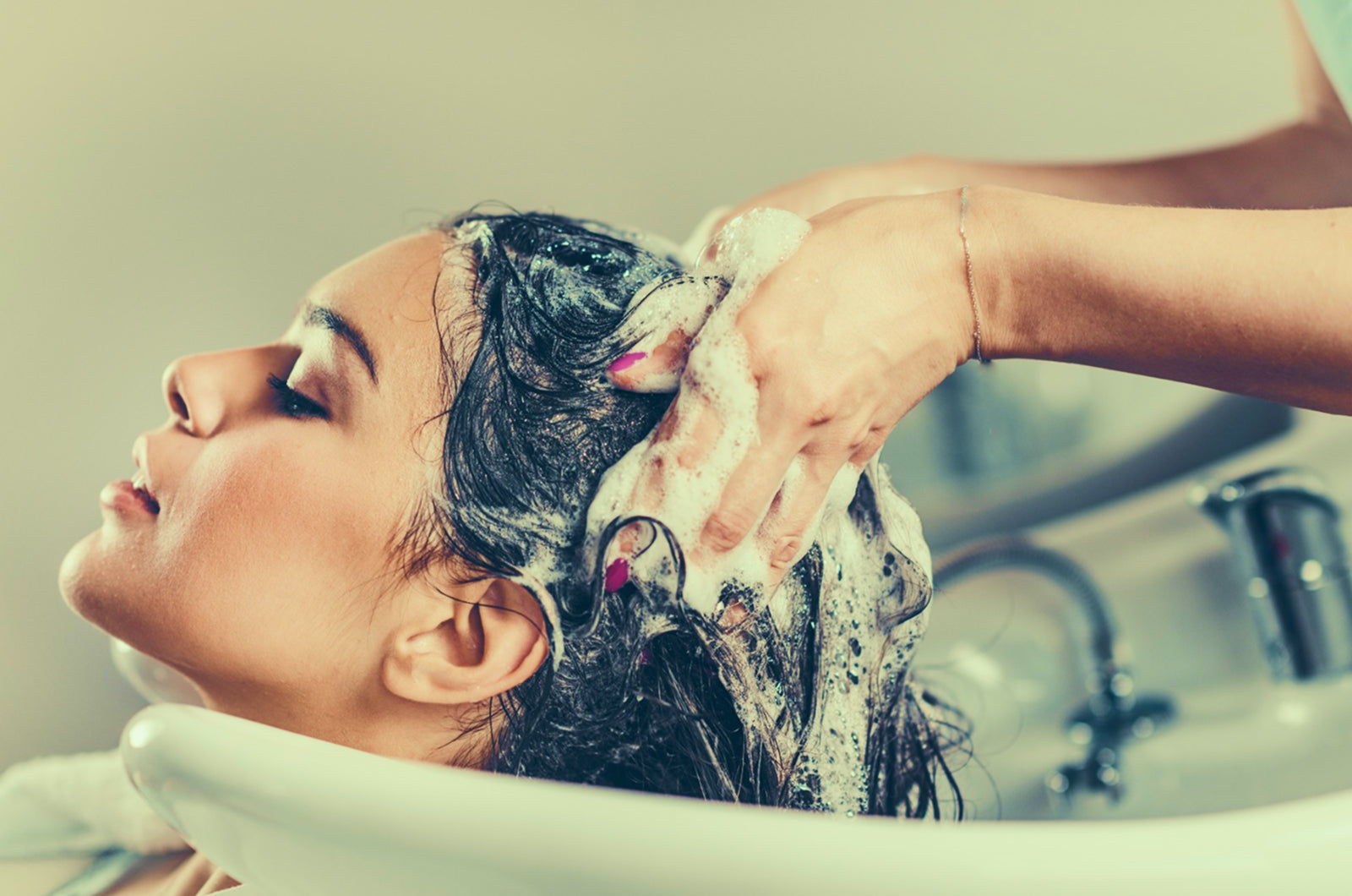 8 sposobów na zaopiekowanie się włosami