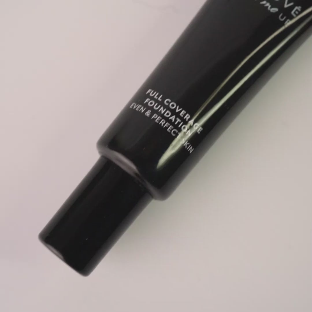 Videó betöltése: Erősen fedő alapozó az arcra Even &amp; Perfect Skin - Közepes bézs